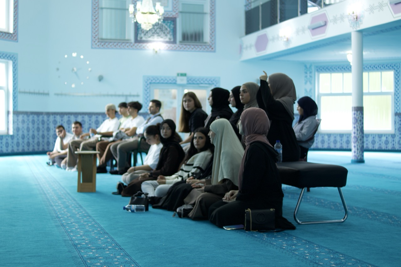 Großes Plenum in der Moschee